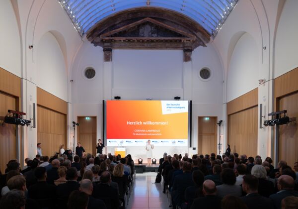 Das Publikum vor der Bühne beim Deutschen Arbeitsschutzpreis 2025