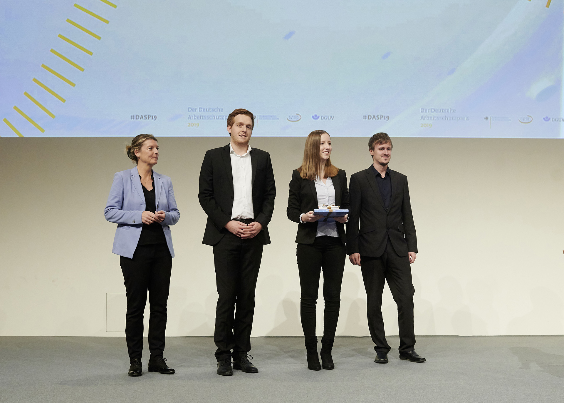 Ausgezeichnet mit dem Publikumspreis: GE Healthcare GmbH mit Preispatin Saskia Osing, Stv. Abteilungsleiterin Soziale Sicherung bei der Bundesvereinigung der Deutschen Arbeitgeberverbände (alle Fotos auf dieser Seite: DASP/Stefan Floss)