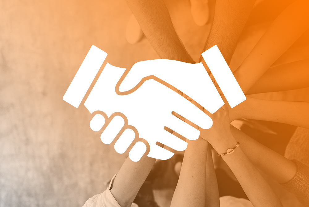 Mehrere Hände treffen sich in der Bildmitte mit Handshake-Grafik